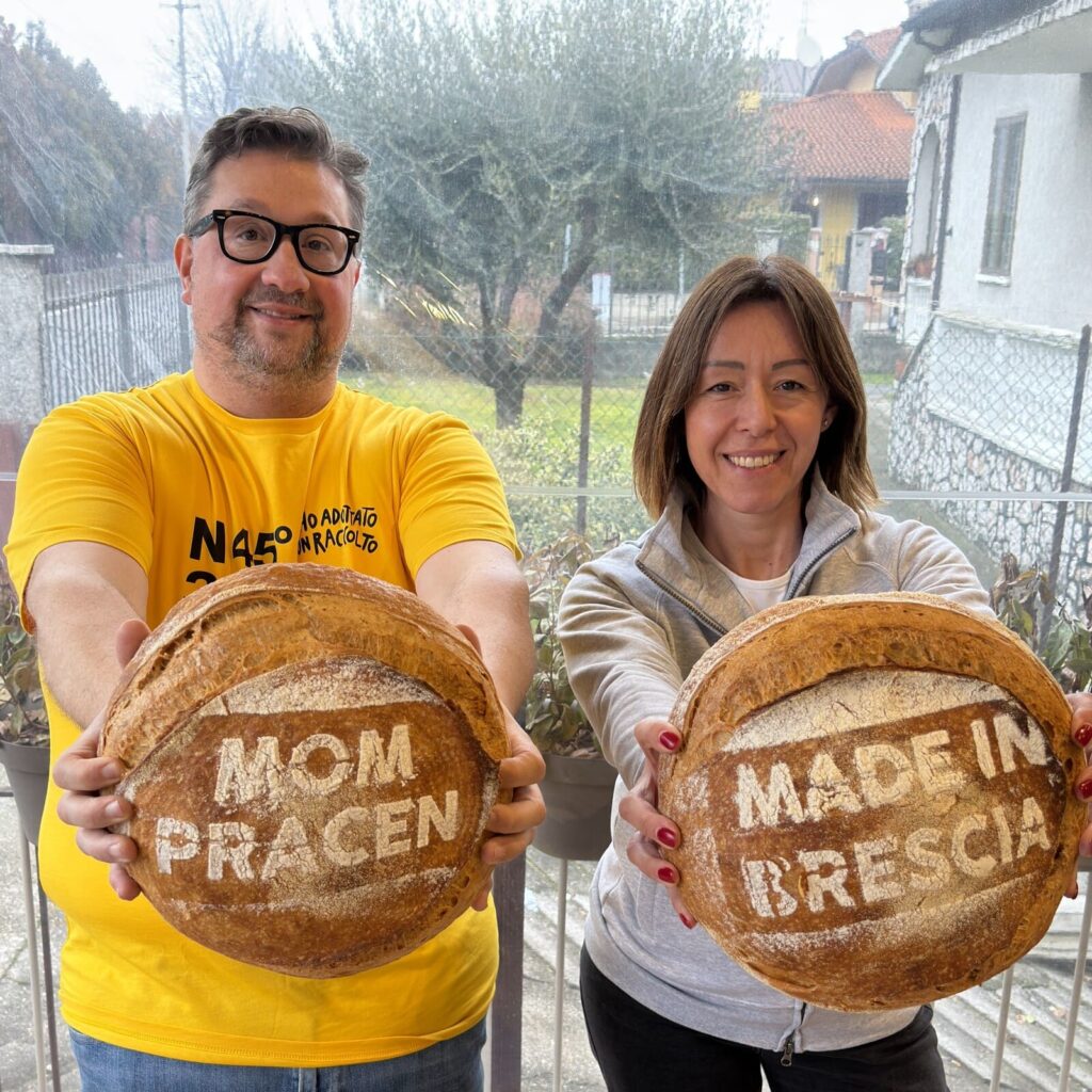 Paolo e Stefania Piantoni di Èl Forner con il pane di Mompracen
